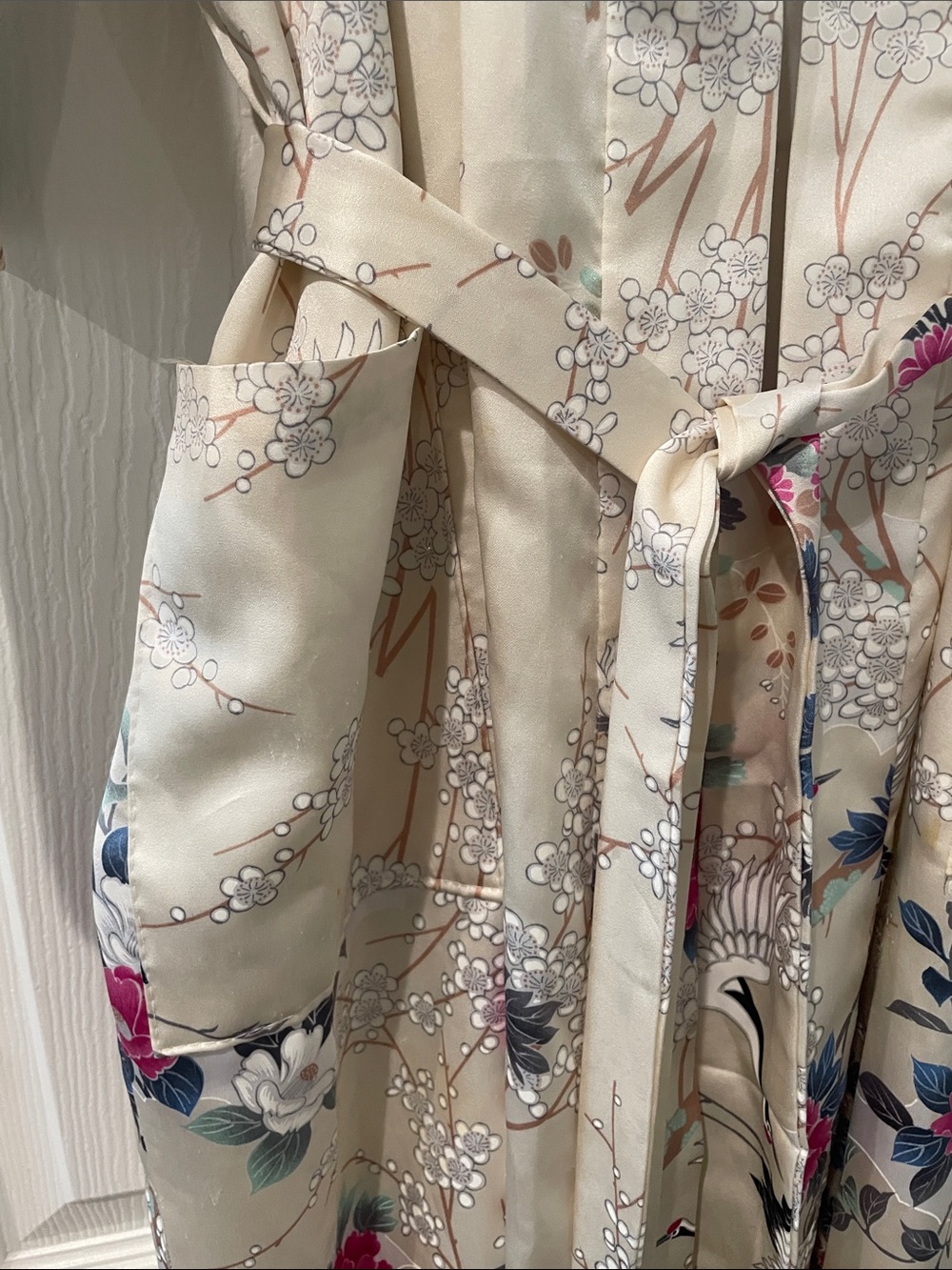 Vintage Japanese Oriental lined Robe beautiful floral/birds Fabric - Picture 5 of 13